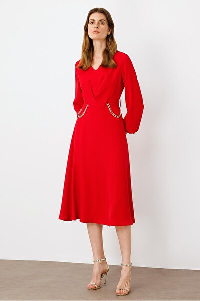 Moda İlgi Modailgi V Yaka Pileli Beli Tünel Detaylı Kuşak ve Zincir Aksesuarlı Elbise Kırmızı