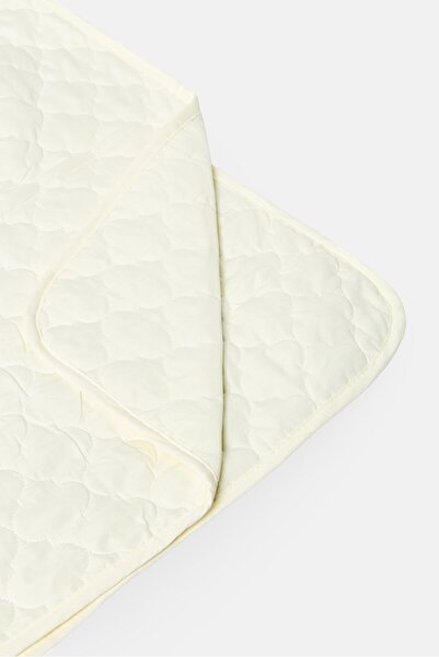 NANETTE LEPORE 3 Pieces King Quilted Bedspread With Pillow Case Set, Ivory