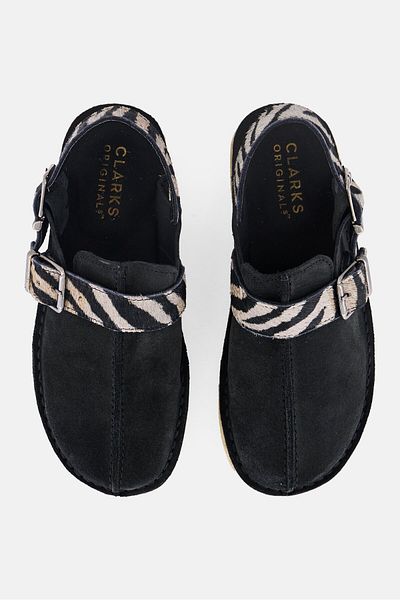 CLARKS قباقيب نسائية قياسية من Trek بطبعة حمار وحشي ومشبك قابل للتعديل، لون أسود