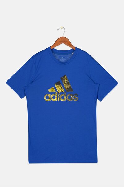 adidas تي شيرت بأكمام قصيرة وشعار العلامة التجارية للأطفال الأولاد، أزرق