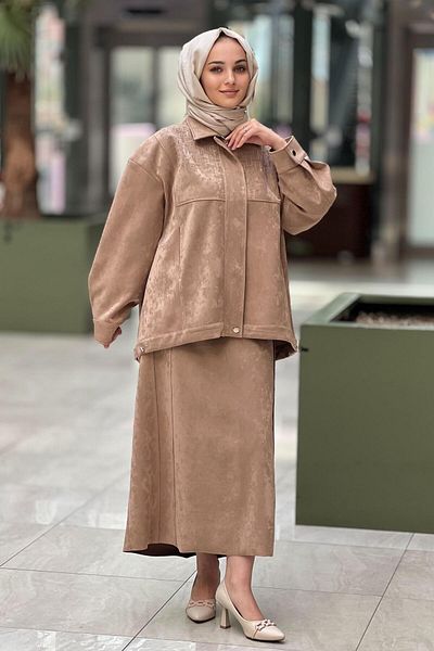 Ghisa طقم تنورة نوبوك بتفاصيل حجرية