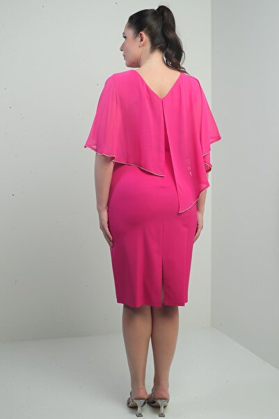 By Saygı Γυναικείο κοντό φόρεμα κρεπ με λαιμόκοψη V με λαιμόκοψη σιφόν πέτρα με λεπτομέρειες με ροζ μεγάλο μέγεθος