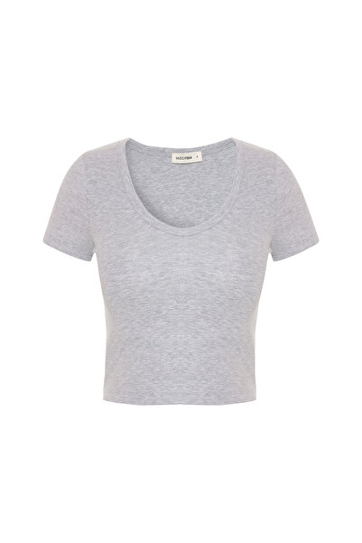 Mudo Trophy V-Neck Crop T-Shirt