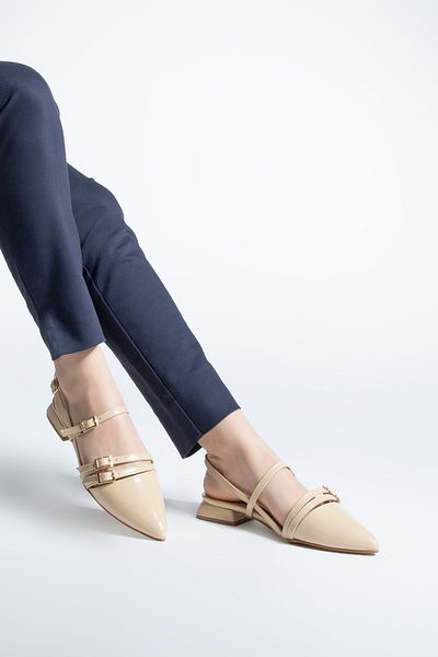Marjin Damen-Ballerinas mit spitzer Zehenpartie, Riemchen, offener Rücken und Schal-Schnalle, Sariva Beige aus Lackleder