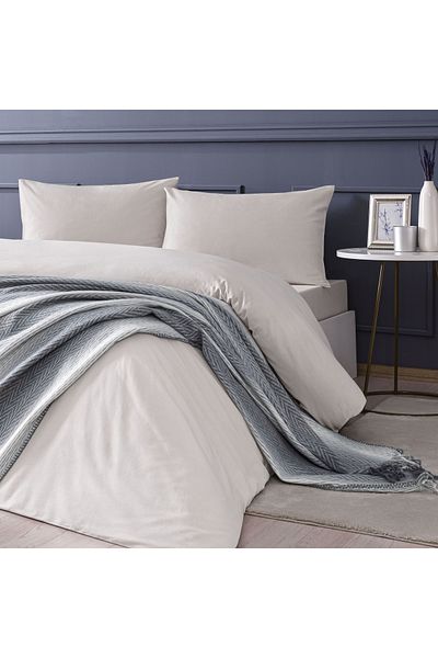 Linens Gray Jovial Throw / Television Free