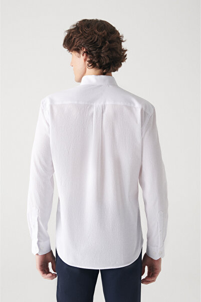 Avva Чоловіча біла сорочка з ґудзиками та коміром-стійкою A22Y2100