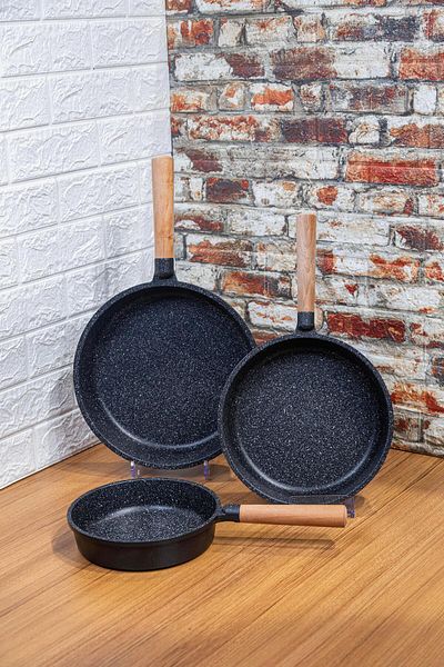 FALEZ Black Line 3-Piece Cast Iron Pan Set