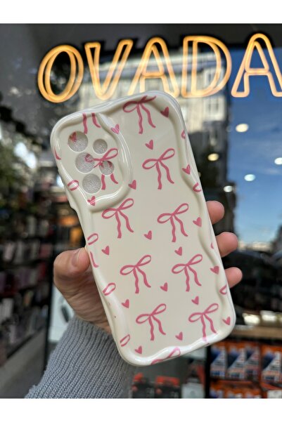 OVADA SAMSUNG GALAXY S23 FE Uyumlu Kamera Korumalı Dalgalı Kenarlı Kalp ve Kurdele Baskılı Silikon Kılıf