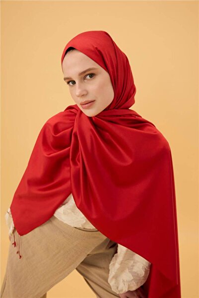 İpekhan Red Plain Double Sided Silk Shawl Model