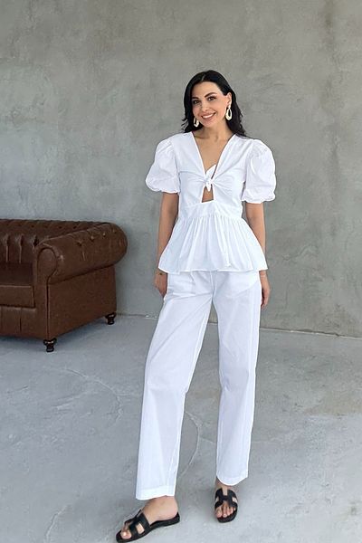 Seda Yalçın Atelier بدلة بيضاء بتفاصيل ربطة أمامية