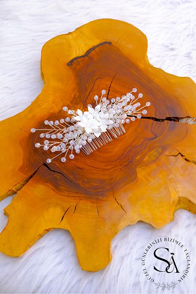 SimgeAksesuar All Handmade Pearl and Crystal Stone Mix Fashionable and Elegant Scalloped Hairpin