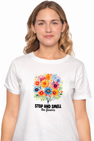 StoryGift Romania Tricou Femei Cu Multe Flori Divers Colorate Cu Mesajul "stop And Smell The Flowe Wht_l