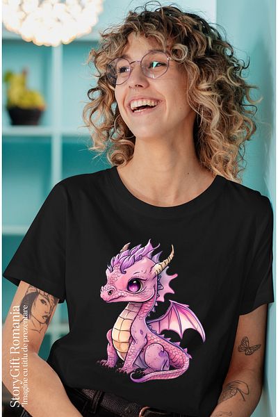 StoryGift Romania Tricou Femei cu un pui de dragon roz, ilustratie, putin trist, creatura mitica, BLK_L