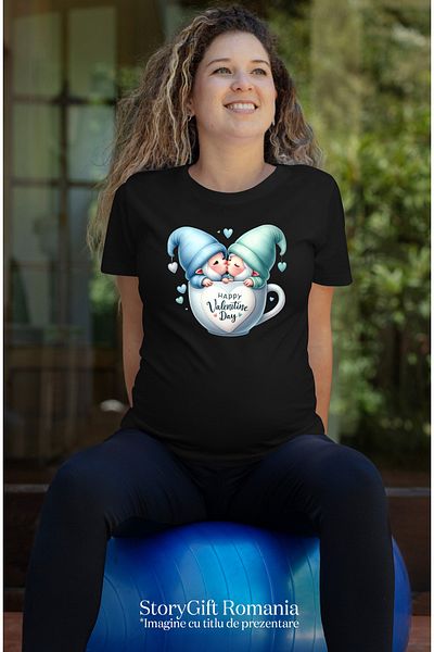 StoryGift Romania Tricou Femei Cu Doi Gnomi Intr-o Tricou Femei, Indragostiti Cu Mesajul Happy Val Blk_l