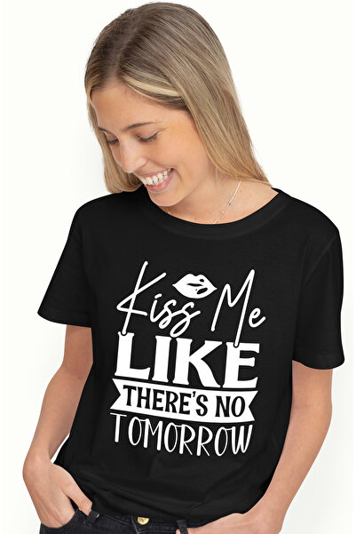 StoryGift Romania Women's T-shirt for a beloved girlfriend with the message "...