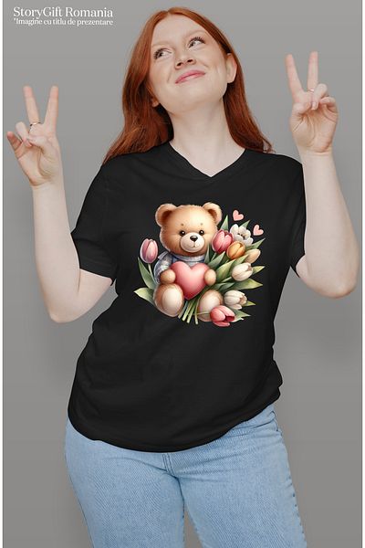 StoryGift Romania Tricou Femei Cu Un Ursulet De Plus Care Tine O Inima In Brate, Ilustratie, Lalel Blk_m
