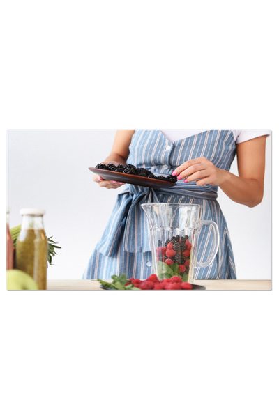 StoryGift Romania Tablou Canvas Gustari Sanatoase Femeie Pregatind O Bautura Detox Facuta Acasa Pentru Un Stil De