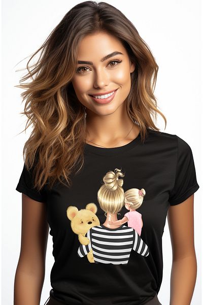 StoryGift Romania Tricou Femei cu o mama care isi tine fetita in brate, ilustratie, urs de plus, i BLK_L