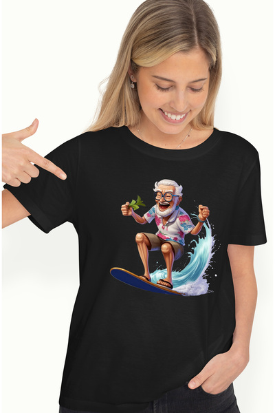 StoryGift Romania Tricou Femei cu un om in varsta care se da cu placa de surf...