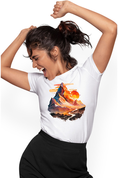 StoryGift Romania Tricou Femei cu un munte, ilustratie, drum montan, nori, va...