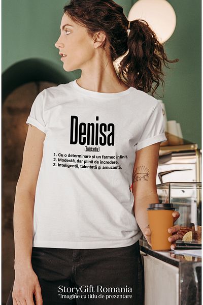 StoryGift Romania Tricou Femei Cu Numele Denisa, si Mesaj Motivational, Determinare, Modesta, Inte WHT_M
