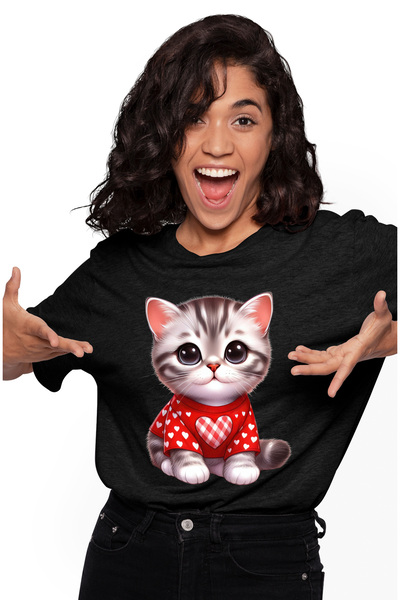 StoryGift Romania Tricou Femei cu o pisicuta care poarta o bluza cu inimioare...