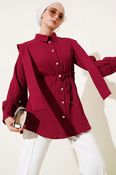 LyLGyM FASSION IS PASSION قميص بحزام على الكتف باللون العنابي