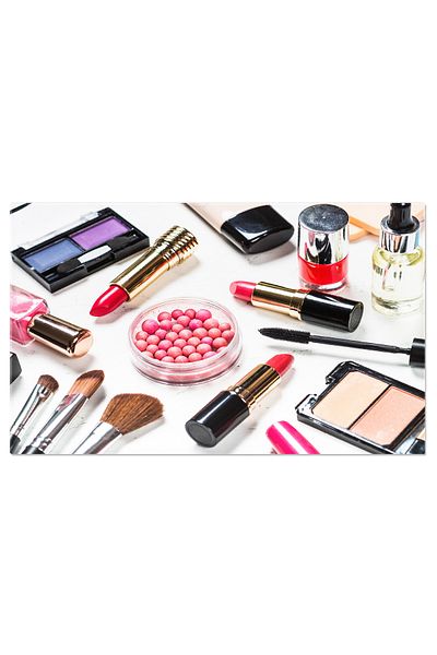 StoryGift Romania Tablou Canvas Cosmetice Profesionale De Machiaj Pe Fundal Alb O Selectie De Produse De Inalta