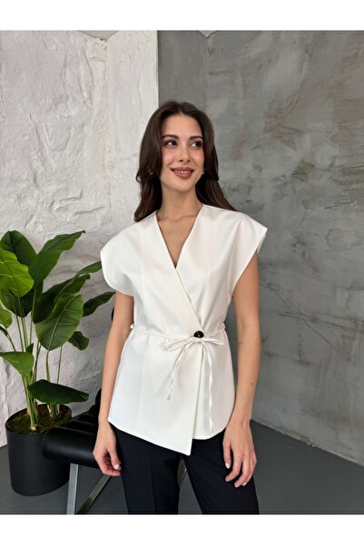 Elif Özbey Butik Γιλέκο με ένα κουμπί σε λευκό σχέδιο