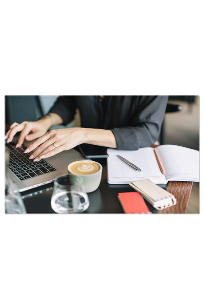 StoryGift Romania Tablou Canvas: Tinerete Lucrand Concentrat La Laptop In Cafenea - Cafea, Lucru, Inspiratie