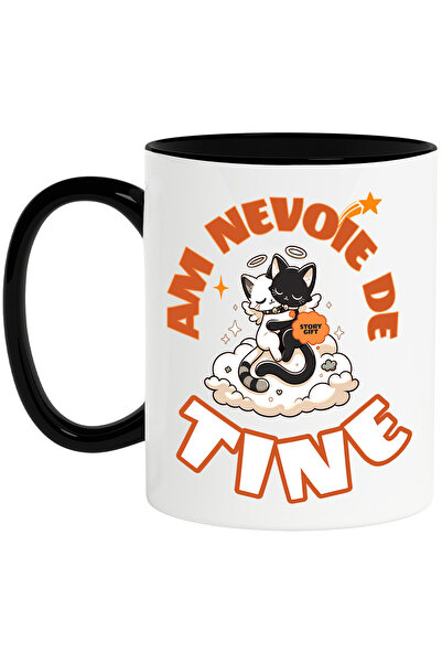 StoryGift Romania Cana cu Cuplu Pisici Ingeri Alb Si Negru Pe Nor Pufos Text Am Nevoie De Tine Val, Cu Maner Negru STG