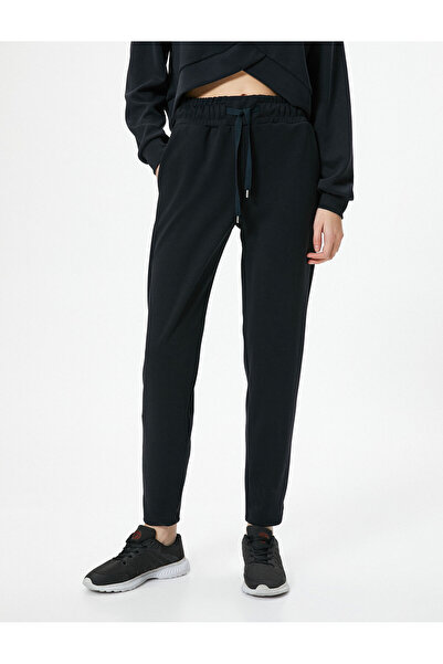 Koton Modalne sportowe spodnie dresowe z miękką teksturowaną kieszenią w talii