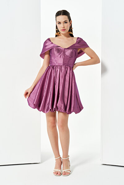 LOVE IS EVERYWHERE Kadın Mini Abiye Elbise Lila Şal Yaka Pileli Tafta Arkası ...