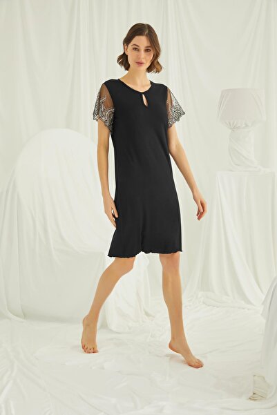 MONAMİSE Νυχτικό με λεπτομέρεια με κέντημα με δαντέλα και σχισμή