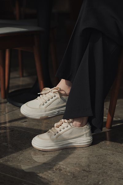 Marjin Damen-Sneaker mit hoher Sohle und Schnürung - Kotnel ECRU