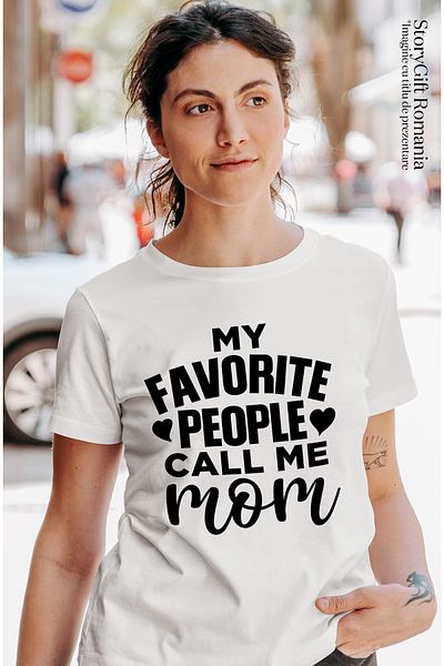 StoryGift Romania Women's T-Shirt With Hearts And The Message In English "my Favorite People Call Me Mom" ​​Wht_