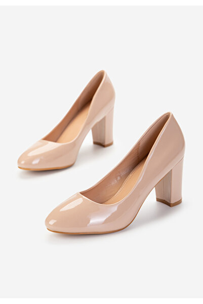 B T Shoes Béžové lakované lodičky Chique