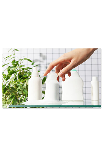 StoryGift Romania Tablou Canvas Produse De Igiena In Baie Pe Un Fundal Luminos Accesorii Pentru Ingrijire Person