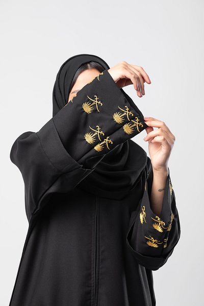 outline Separate sleeve embroidered with gold threads with the Seven and Palm logo