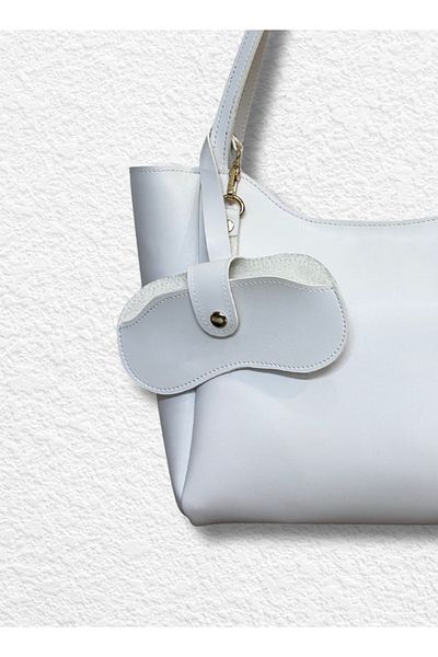fular & bags White Hangable Glasses Case Bag Charm
