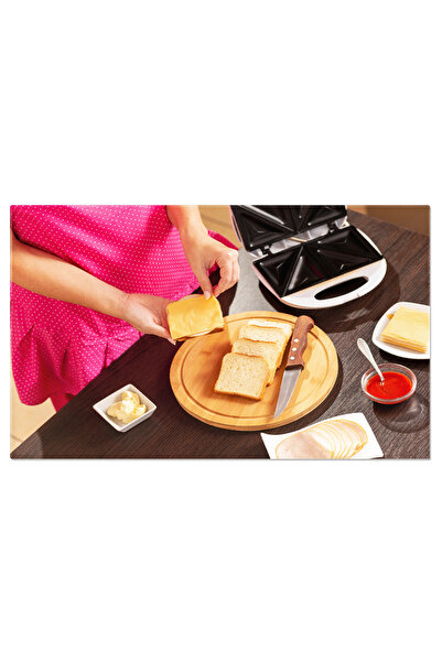 StoryGift Romania Tablou Canvas Asezarea Branzeturii Pe O Felie De Paine Un Moment Simplu, Dar Plin De Satisfacti