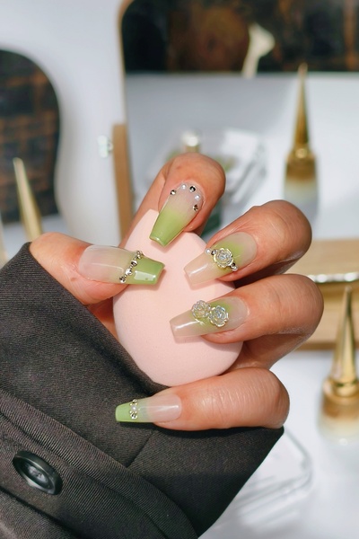 Easy Beauty Ombre Yeşil Protez Tırnak Medıum Beden 10 Adet El Yapımı Takma Tı...