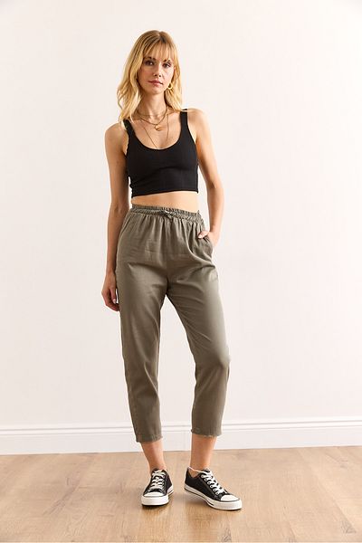 Olalook Women's Khaki Elastic Waist Tasseled Gabardine Carrot Trousers Pnt-19000343