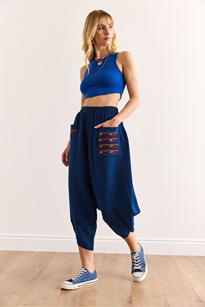 Olalook Kadın Lacivert Cepli Etnik Garnili Paça Detaylı Keten İçerikli Pantolon PNT-19000344