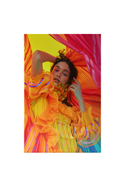 StoryGift Romania Tablou Canvas Voaluri Si Volănașe Multicolore Purtate De O ...