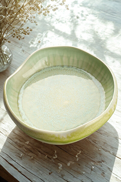 Manaferra El Yapımı Porselen Asimetrik 24 Cm Salata Kasesi YEŞİL