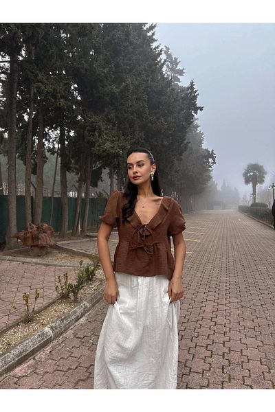 Pulli Collection Καλοκαιρινή μπλούζα Ecru με λεπτομέρεια βολάν