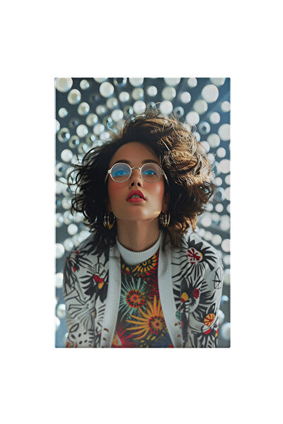 StoryGift Romania Tablou Canvas: Femeie Cu Ochelari Si Cercei In Ureche Cu Parul Scurt Voluminos Si Bluza Colora