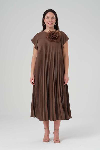 Gemko Yakası Güllü Piliseli Elbise - Kahve