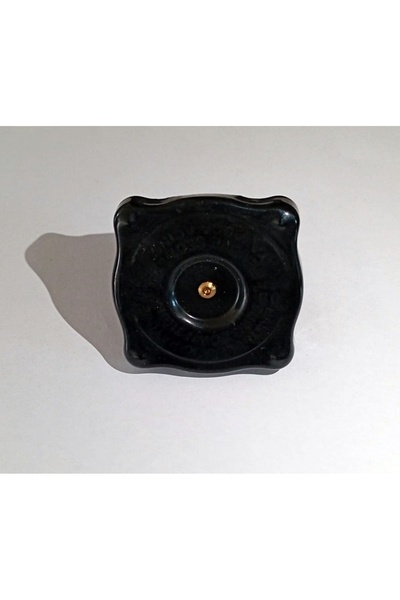 KENT NEWHOLLAND-FİAT TRAKTÖR RADYATÖR KAPAĞI ( DÖRT KÖŞE )